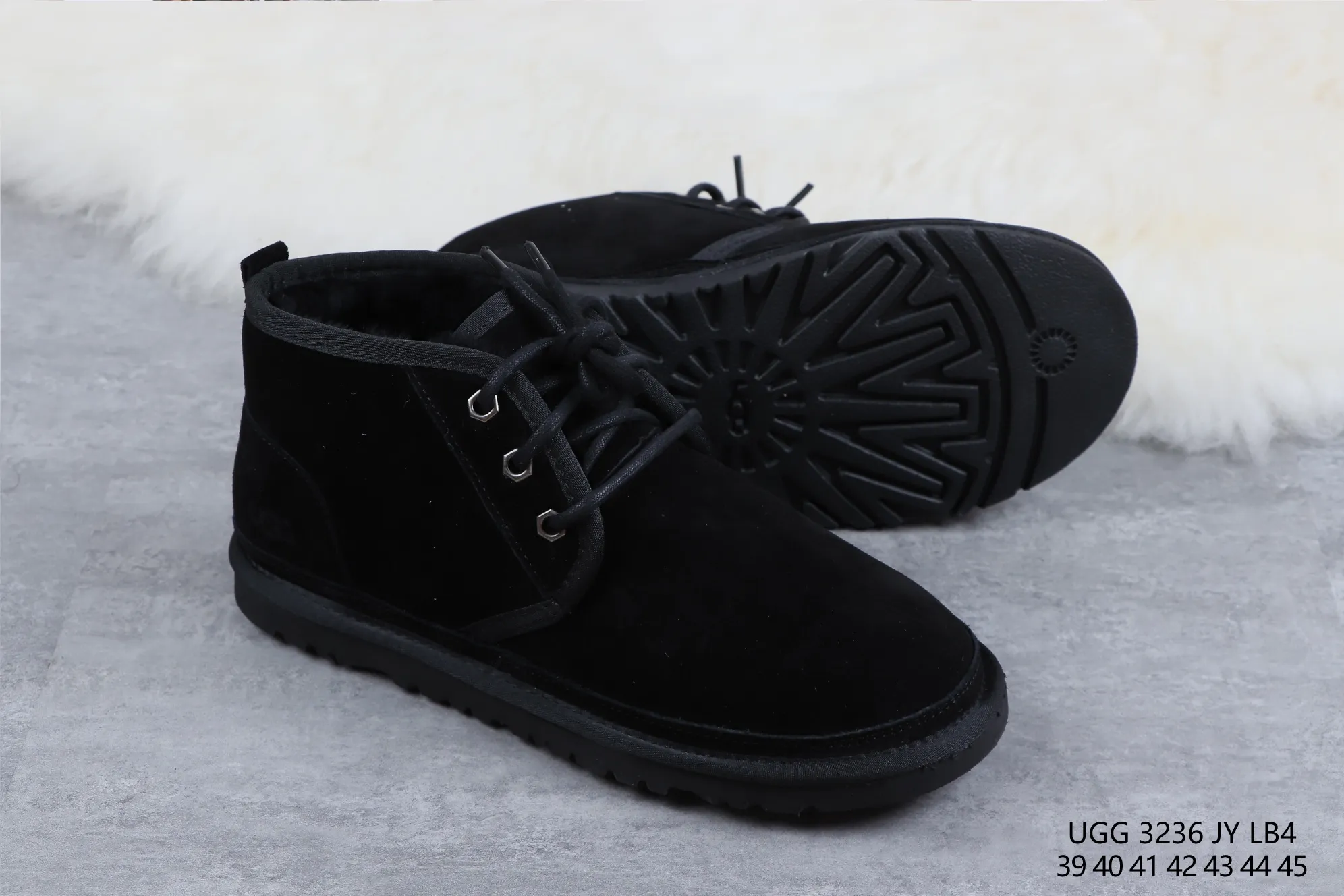💰520 UGG sheepskin integrated snow boots 3236 maroon M Neumel Product description: As an extension of the classic series, the classic lightweight series has a low-key outsole and upper inspired by classic styles, showing the comfort and luxury of UGG. Upper: cow leather, soft suede upper. Insole: 17mm UGGpure™ wool cushioning foam insole. Sole: Treadlite by UGG™ Light wing technology outsole - non-slip, cushioning, wear resistance, and good elasticity Heel: Brand LOGO on the side Size: 39 40 41 42 43 44 45